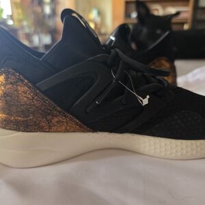 Reebok × Les Mills Women’s Training Shoes – Size 7 – Black/Gold – NEW NWOT